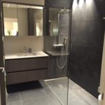 Nieuwpoort - na - badkamer - vloer - verlichting -meubel - kasten - glas