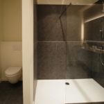 badkamer-tegels-verlichtig-kasten